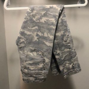 Camo skinny jeans